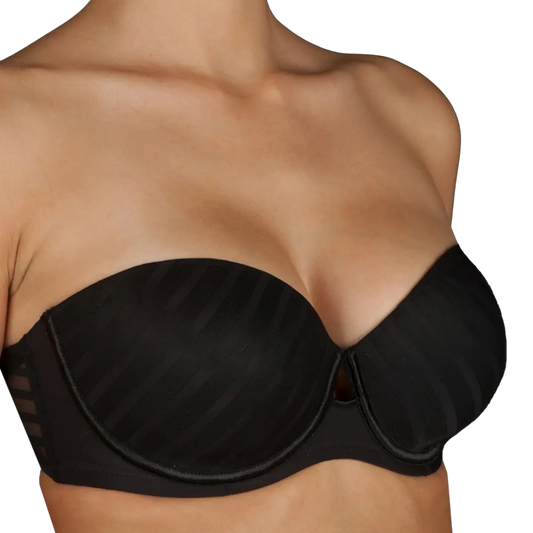 Selene Livia bra in negro