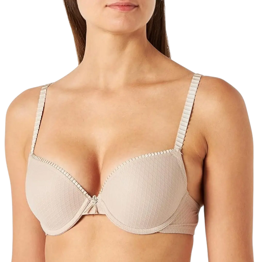 Selene Sonia bra in tierra